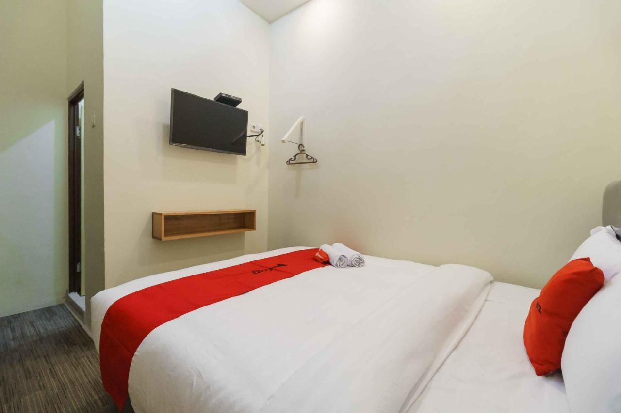 Reddoorz Syariah Near Lubang Jepang Bukittinggi Hotel Exterior photo